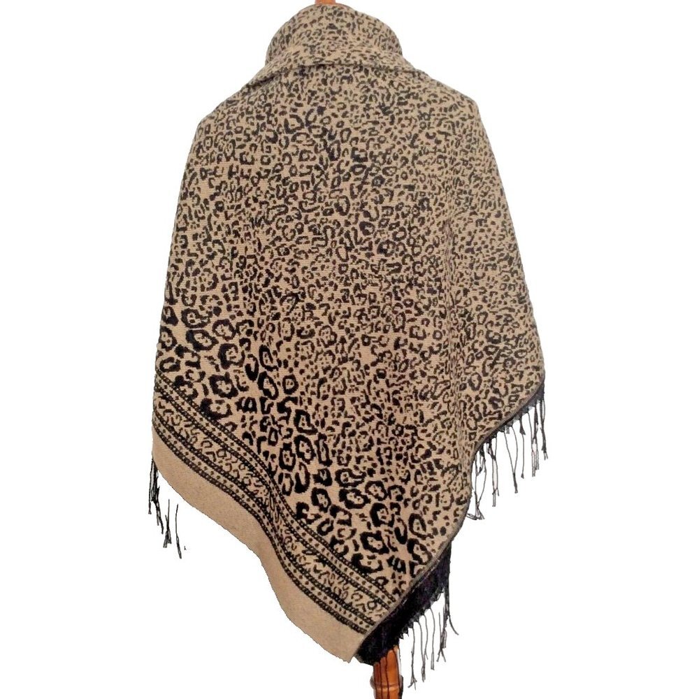 Fringed Animal Print Open Poncho Wrap Shawl With Frog Button Closures NWOT - Picture 5 of 6